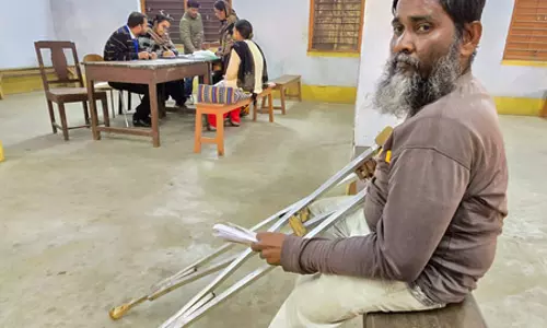 विधानसभा चुनाव 2026: सभी मतदान केंद्रों पर अनिवार्य होंगी न्यूनतम सुविधाएं और मतदाता सहायता, ECI का निर्देश विधानसभा चुनाव 2026: सभी मतदान केंद्रों पर अनिवार्य होंगी न्यूनतम सुविधाएं और मतदाता सहायता, ECI का निर्देश