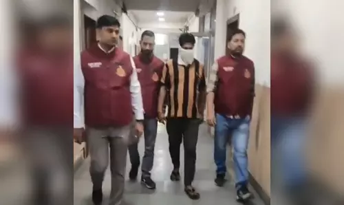 धोखाधड़ी के कई मामलों में वांटेड प्रॉपर्टी डीलर को पुलिस ने किया गिरफ्तार