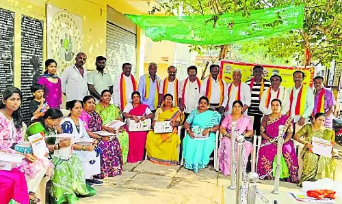 Karnataka : रंगोली प्रतियोगिता के विजेताओं के लिए पुरस्कार