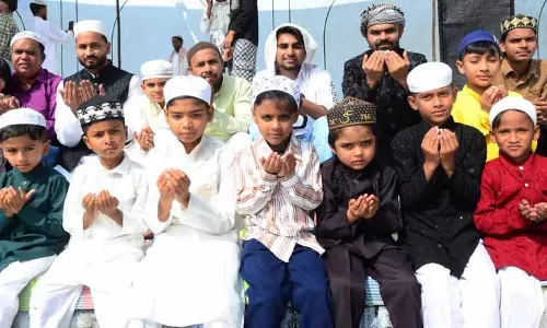 Jalandhar: कांग्रेस और AAP के नेता ईद के जश्न में शामिल हुए