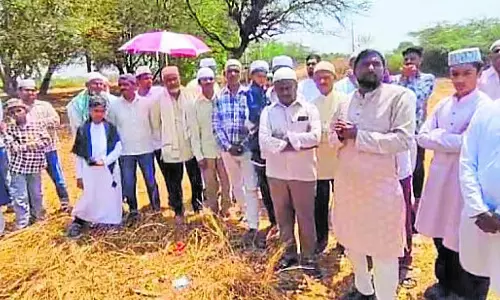 Karnataka : कब्रिस्तान के लिए ज़मीन उपलब्ध कराने की मांग Karnataka : कब्रिस्तान के लिए ज़मीन उपलब्ध कराने की मांग