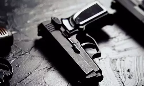 Minor में अवैध रूप से बंदूक चलाने की घटना में एक नाबालिग घायल; तीन युवक गिरफ्तार Minor में अवैध रूप से बंदूक चलाने की घटना में एक नाबालिग घायल; तीन युवक गिरफ्तार