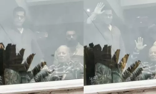 अस्पताल से लौटने के बाद पहली बार दिखे सलीम खान; Eid के मौके पर सलमान और परिवार के साथ फैंस का किया अभिवादन