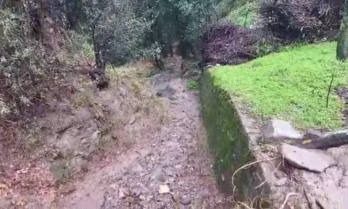 Kishtwar में स्वतंत्रता सेनानी के गाँव में आज़ादी के 8 दशक बाद भी सड़क संपर्क नहीं Kishtwar में स्वतंत्रता सेनानी के गाँव में आज़ादी के 8 दशक बाद भी सड़क संपर्क नहीं