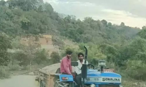 धीरा नाले में अवैध खनन बेरोकटोक जारी, Kangra के सुल्लाह विधानसभा क्षेत्र में पुल और खेत खतरे में धीरा नाले में अवैध खनन बेरोकटोक जारी, Kangra के सुल्लाह विधानसभा क्षेत्र में पुल और खेत खतरे में