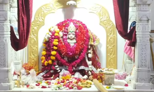 MP : चैत्र नवरात्रि में छतरपुर में 300 साल पुराने मां खैरी की देवी मंदिर में भक्तों की भारी भीड़ उमड़ी MP : चैत्र नवरात्रि में छतरपुर में 300 साल पुराने मां खैरी की देवी मंदिर में भक्तों की भारी भीड़ उमड़ी