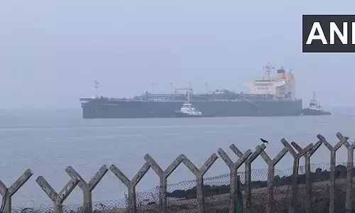 Hormuz जलडमरूमध्य संकट: मालवाहक जहाज़ पिक्सिस पायनियर न्यू मैंगलोर बंदरगाह पहुँचा - वीडियो Hormuz जलडमरूमध्य संकट: मालवाहक जहाज़ पिक्सिस पायनियर न्यू मैंगलोर बंदरगाह पहुँचा - वीडियो