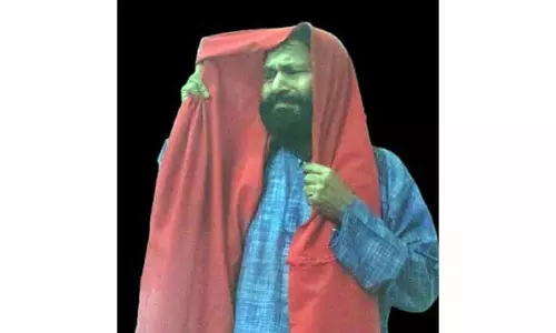 JAMMU: समूह ने नाटक भोलाराम दा जीव का मंचन किया JAMMU: समूह ने नाटक भोलाराम दा जीव का मंचन किया