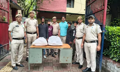पुलिस ने की चोरी हुई 6 किलो चांदी और कीमती धातुएं बरामद, चार आरोपी गिरफ्तार पुलिस ने की चोरी हुई 6 किलो चांदी और कीमती धातुएं बरामद, चार आरोपी गिरफ्तार