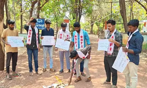 बजट का केवल 8 प्रतिशत हिस्सा शिक्षा क्षेत्र के लिए आवंटित किया गया है: SFI बजट का केवल 8 प्रतिशत हिस्सा शिक्षा क्षेत्र के लिए आवंटित किया गया है: SFI