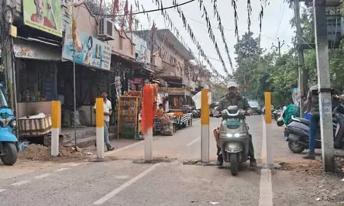 Jalandhar की कालिया कॉलोनी में सड़क पर लगे लोहे के बैरियर हटाए गए Jalandhar की कालिया कॉलोनी में सड़क पर लगे लोहे के बैरियर हटाए गए
