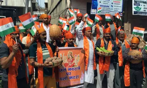DF&SS ने वस्तुओं की कीमतों में बढ़ोतरी और मिलावट के ख़िलाफ़ विरोध प्रदर्शन किया DF&SS ने वस्तुओं की कीमतों में बढ़ोतरी और मिलावट के ख़िलाफ़ विरोध प्रदर्शन किया