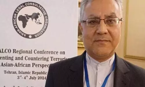 Hormuz जलडमरूमध्य केवल ईरान के दुश्मनों के लिए बंद है, दूत अली मूसावी ने कहा Hormuz जलडमरूमध्य केवल ईरान के दुश्मनों के लिए बंद है, दूत अली मूसावी ने कहा