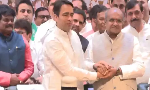 JD(U) छोड़ने के कुछ ही दिनों बाद, KC त्यागी केंद्रीय मंत्री जयंत चौधरी की मौजूदगी में RLD में शामिल JD(U) छोड़ने के कुछ ही दिनों बाद, KC त्यागी केंद्रीय मंत्री जयंत चौधरी की मौजूदगी में RLD में शामिल