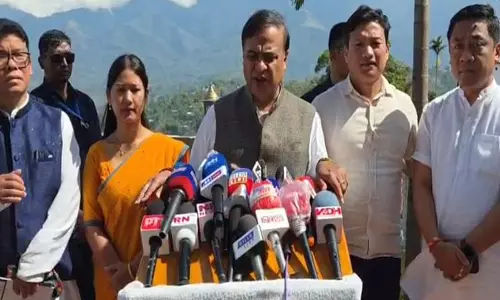 असम के मुख्यमंत्री हिमंत सरमा ने तिनसुकिया में ULFA(I) के संदिग्ध हमले की निंदा की असम के मुख्यमंत्री हिमंत सरमा ने तिनसुकिया में ULFA(I) के संदिग्ध हमले की निंदा की