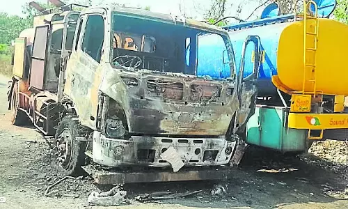 Diesel मिनी टैंकर के इंजन में आग: एक बड़ा टला हुआ हादसा Diesel मिनी टैंकर के इंजन में आग: एक बड़ा टला हुआ हादसा