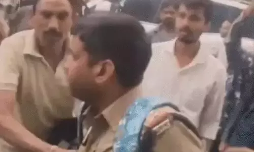 ग्वालियर में एसआई पर हमला, विवाद सुलझाने गया फिर खुद फसा ग्वालियर में एसआई पर हमला, विवाद सुलझाने गया फिर खुद फसा