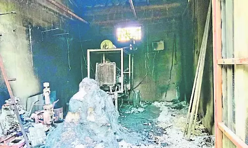 Karnataka : कॉफ़ी गोदाम में आग, उपकरण क्षतिग्रस्त Karnataka : कॉफ़ी गोदाम में आग, उपकरण क्षतिग्रस्त
