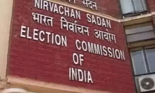 चुनाव से पहले बंगाल में EC ने निगरानी बढ़ाई चुनाव से पहले बंगाल में EC ने निगरानी बढ़ाई