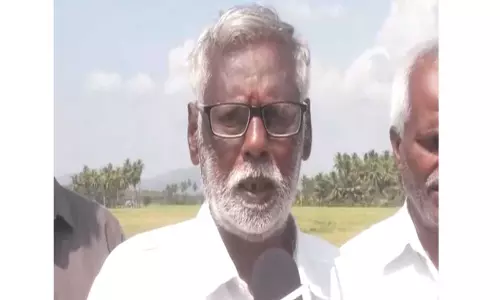 Madurai के पास ओलावृष्टि से धान की फ़सलों को हुए नुक़सान के बाद शोलावंदन के किसान सरकारी मदद की गुहार लगा रहे Madurai के पास ओलावृष्टि से धान की फ़सलों को हुए नुक़सान के बाद शोलावंदन के किसान सरकारी मदद की गुहार लगा रहे