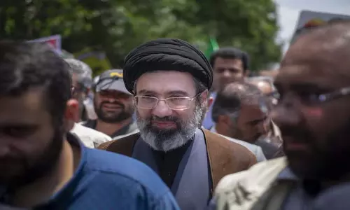 Iran को असल में कौन चला रहा है? मोजतबा खामेनेई जीवित हैं, लेकिन पूरी तरह से नियंत्रण में नहीं