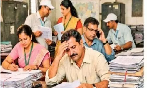उत्तर पुस्तिकाओं के बंडल, PAT परीक्षा, जनगणना और मतदाता सूची का संशोधन कार्य जारी उत्तर पुस्तिकाओं के बंडल, PAT परीक्षा, जनगणना और मतदाता सूची का संशोधन कार्य जारी
