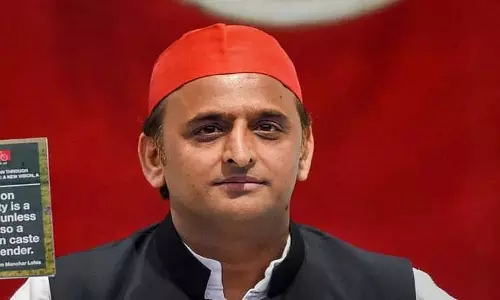 SP प्रमुख अखिलेश यादव ने 2027 के UP चुनावों में महिलाओं के कल्याण और बेटियों की शिक्षा का वादा किया SP प्रमुख अखिलेश यादव ने 2027 के UP चुनावों में महिलाओं के कल्याण और बेटियों की शिक्षा का वादा किया