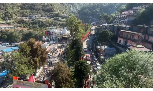 Jammu and Kashmir: नवरात्रि के दौरान 30,000 से अधिक श्रद्धालु वैष्णो देवी मंदिर की ओर रवाना Jammu and Kashmir: नवरात्रि के दौरान 30,000 से अधिक श्रद्धालु वैष्णो देवी मंदिर की ओर रवाना