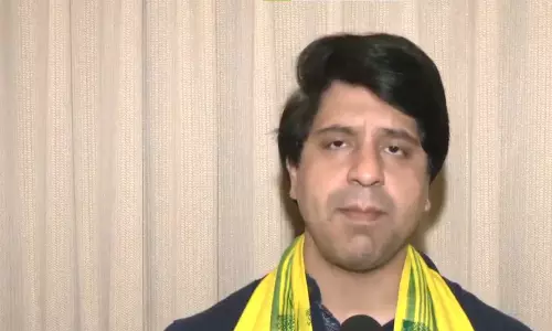 अधिकारी की आत्महत्या पर शहजाद पूनावाला ने AAP सरकार पर साधा निशाना