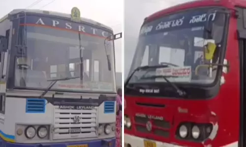 नंद्याल में बस विवाद: APSRTC ड्राइवर पर हमला, कर्नाटक बस कंडक्टर समेत यात्रियों पर आरोप नंद्याल में बस विवाद: APSRTC ड्राइवर पर हमला, कर्नाटक बस कंडक्टर समेत यात्रियों पर आरोप