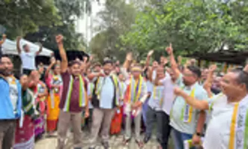 बोको-चायगांव सीट पर नामांकन से पहले एनपीपी उम्मीदवार G.B. Sangma की गुवाहाटी यात्रा बोको-चायगांव सीट पर नामांकन से पहले एनपीपी उम्मीदवार G.B. Sangma की गुवाहाटी यात्रा