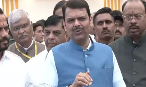 महाराष्ट्र के CM फडणवीस ने PM मोदी पर की गई टिप्पणियों के लिए बंगाल की अपनी समकक्ष पर साधा निशाना महाराष्ट्र के CM फडणवीस ने PM मोदी पर की गई टिप्पणियों के लिए बंगाल की अपनी समकक्ष पर साधा निशाना