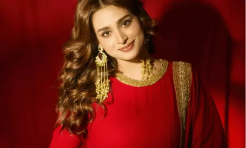 Ayesha Khan का रमज़ान फेस्टिव लुक वायरल, पारंपरिक अंदाज़ ने जीता फैंस का दिल