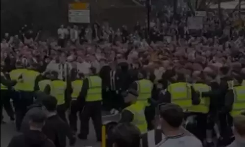 Newcastle –सुंदरलैंड मैच रुका: नस्लीय भेदभाव की शिकायत पर कार्रवाई Newcastle –सुंदरलैंड मैच रुका: नस्लीय भेदभाव की शिकायत पर कार्रवाई
