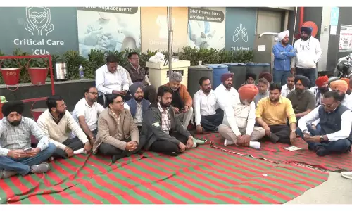 पंजाब स्टेट वेयरहाउसिंग कॉर्पोरेशन यूनियन ने PWC अधिकारी की आत्महत्या को लेकर धरना प्रदर्शन किया