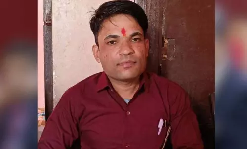 UP: नकली IAS अधिकारी ने महिला से शादी की, 15 लाख रुपये का दहेज लेकर फरार UP: नकली IAS अधिकारी ने महिला से शादी की, 15 लाख रुपये का दहेज लेकर फरार
