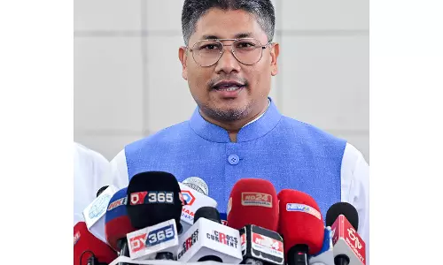 Assam के मंत्री ने कांग्रेस दफ़्तर में ज़ुबीन गर्ग के अपमान का आरोप लगाया, इसे भावनाओं पर हमला बताया Assam के मंत्री ने कांग्रेस दफ़्तर में ज़ुबीन गर्ग के अपमान का आरोप लगाया, इसे भावनाओं पर हमला बताया
