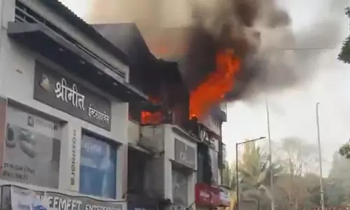 Mumbai: तुरभे सेक्टर 21 में एक दुकान में लगी आग, दमकल की टीमें मौके पर मौजूद Mumbai: तुरभे सेक्टर 21 में एक दुकान में लगी आग, दमकल की टीमें मौके पर मौजूद