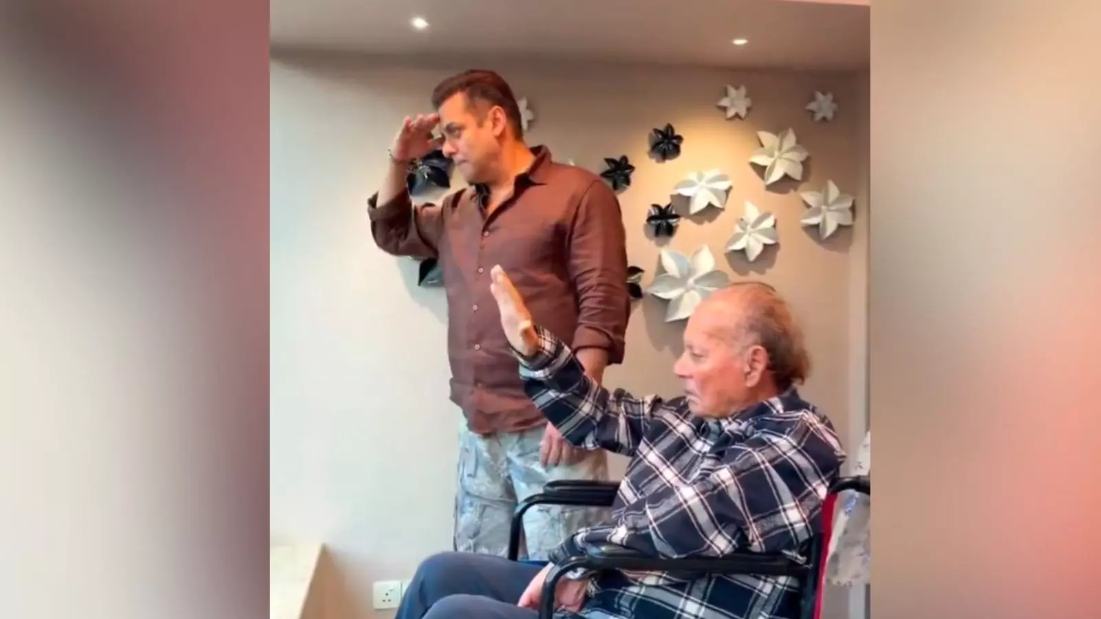 अस्पताल से लौटने के बाद सलीम खान दिखे सलमान के साथ अस्पताल से लौटने के बाद सलीम खान दिखे सलमान के साथ