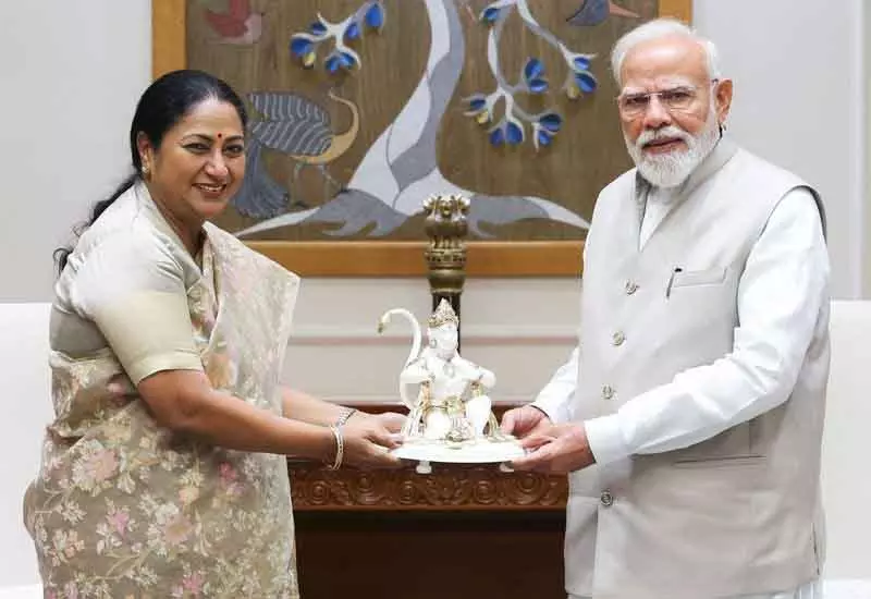 Delhi की सीएम रेखा गुप्ता ने पीएम नरेंद्र मोदी से मुलाकात की Delhi की सीएम रेखा गुप्ता ने पीएम नरेंद्र मोदी से मुलाकात की