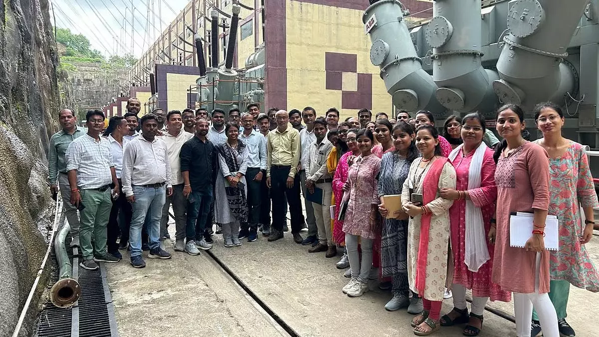 Indore : अटल गृह ज्योति योजना से 33.4 लाख से अधिक परिवारों को लाभ, ₹156 करोड़ की सब्सिडी दी गई Indore : अटल गृह ज्योति योजना से 33.4 लाख से अधिक परिवारों को लाभ, ₹156 करोड़ की सब्सिडी दी गई