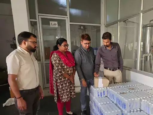 पानी बॉटलिंग वाले फर्म में छापा, नोटिस जारी पानी बॉटलिंग वाले फर्म में छापा, नोटिस जारी