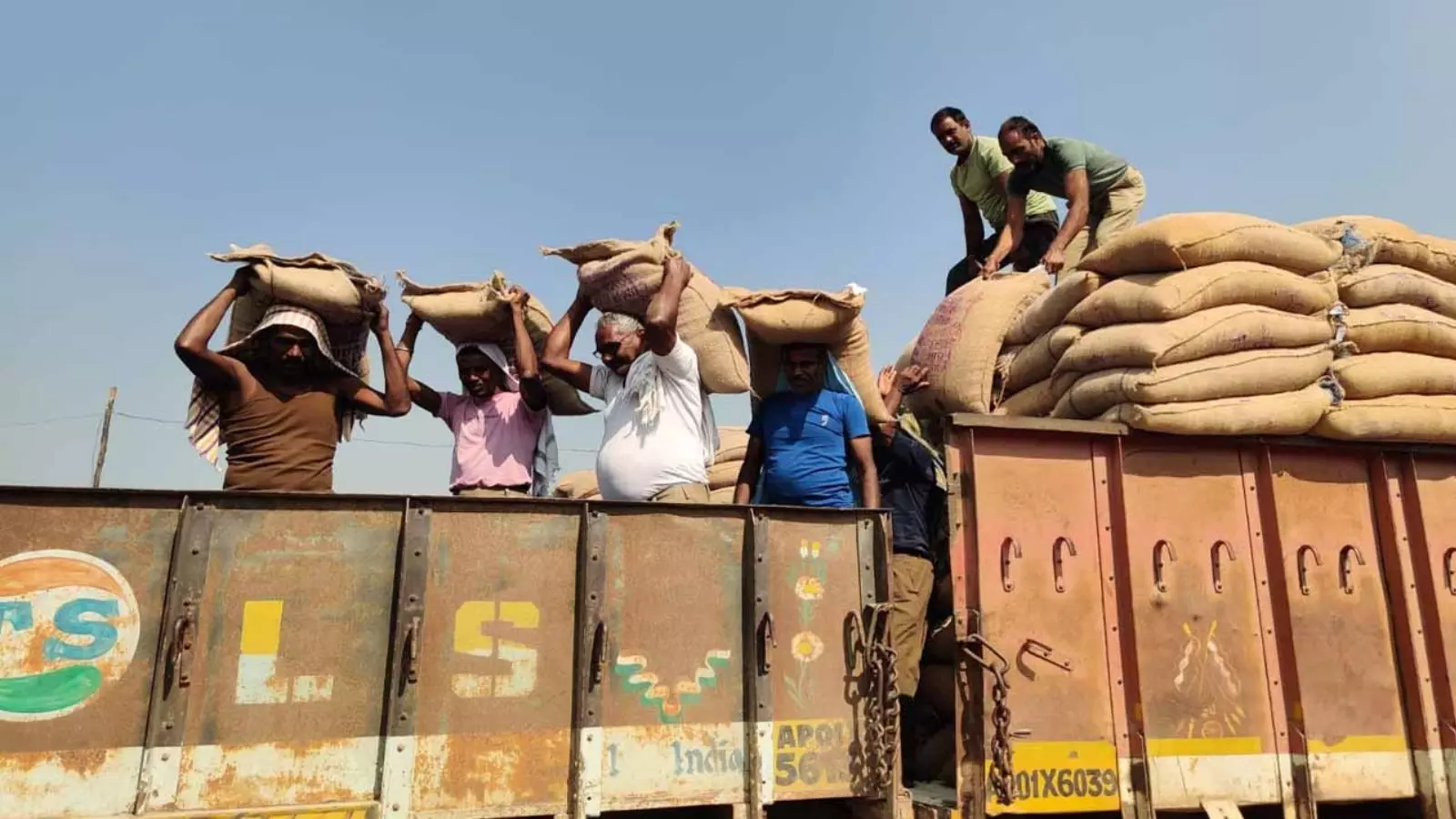 हमाली कल्याण बोर्ड पर तेलंगाना कांग्रेस के चुनावी वादे को पूरा करे सरकार: Activists to govt हमाली कल्याण बोर्ड पर तेलंगाना कांग्रेस के चुनावी वादे को पूरा करे सरकार: Activists to govt