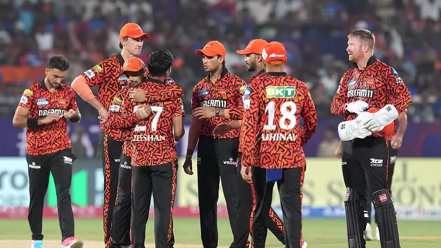 IPL 2026 : सनराइजर्स हैदराबाद ने बल्लेबाजी पर लगाया अपना सारा दांव IPL 2026 : सनराइजर्स हैदराबाद ने बल्लेबाजी पर लगाया अपना सारा दांव
