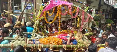 Tamil Nadu : वलंगइमन महामरिअम्मन मंदिर में पदैकावडी उत्सव Tamil Nadu : वलंगइमन महामरिअम्मन मंदिर में पदैकावडी उत्सव