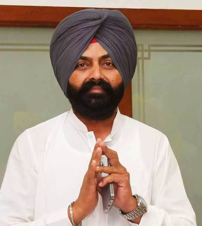 Amritsar गोदाम अधिकारी की आत्महत्या के बाद पंजाब के मंत्री भुल्लर ने इस्तीफ़ा दिया Amritsar गोदाम अधिकारी की आत्महत्या के बाद पंजाब के मंत्री भुल्लर ने इस्तीफ़ा दिया