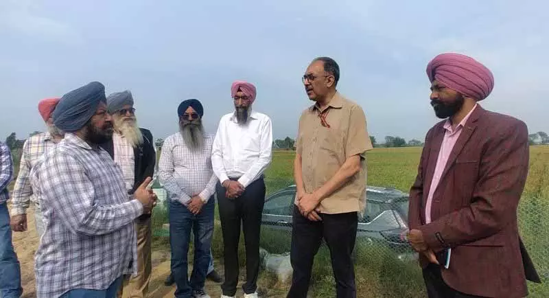 मत्स्य पालन सचिव अभिलक्ष लिखी ने Jalandhar में योजना का जायजा लिया मत्स्य पालन सचिव अभिलक्ष लिखी ने Jalandhar में योजना का जायजा लिया