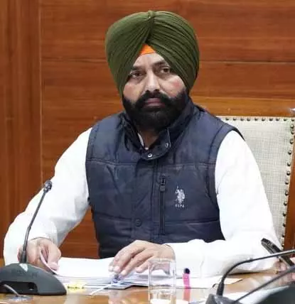 Laljit Bhullar और उनके पिता पर केस दर्ज, वेयरहाउसिंग अधिकारी की मौत से विवाद खड़ा हुआ Laljit Bhullar और उनके पिता पर केस दर्ज, वेयरहाउसिंग अधिकारी की मौत से विवाद खड़ा हुआ
