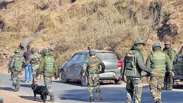 तिनसुकिया ज़िले में संदिग्ध उग्रवादी हमले में Assam के कम से कम चार पुलिसकर्मी घायल तिनसुकिया ज़िले में संदिग्ध उग्रवादी हमले में Assam के कम से कम चार पुलिसकर्मी घायल