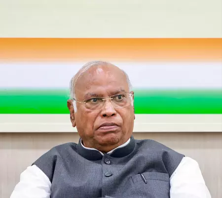 उपचुनाव 2026: कांग्रेस ने कर्नाटक में बागलकोट और दावणगेरे दक्षिण पर घोषित किए उम्मीदवार उपचुनाव 2026: कांग्रेस ने कर्नाटक में बागलकोट और दावणगेरे दक्षिण पर घोषित किए उम्मीदवार